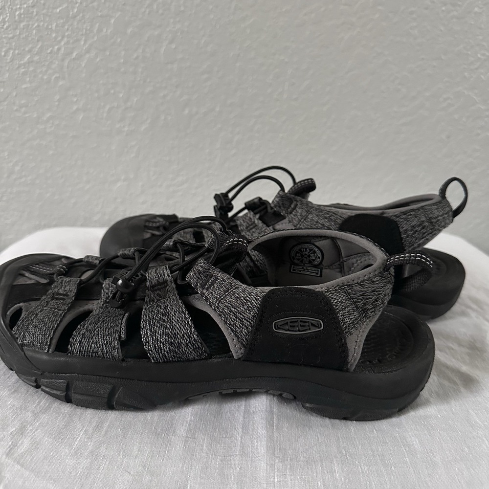 KEEN Men's 11.5 Closed Toe Hiking Sandals Gray Black Outdoor Trail Shoes - Picture 3 of 8